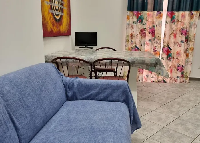 Апартаменти Mandra Holidays