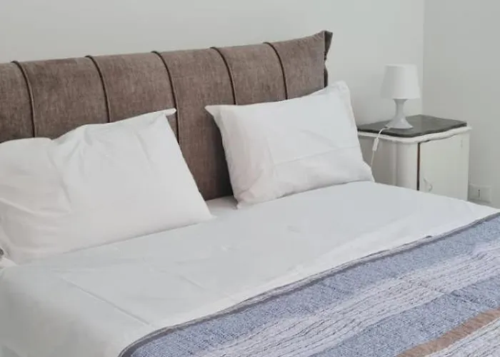 Mandra Holidays Апартаменти *