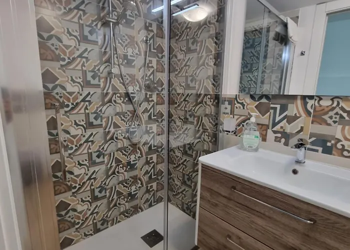 Mandra Holidays Апартаменти Чефалу